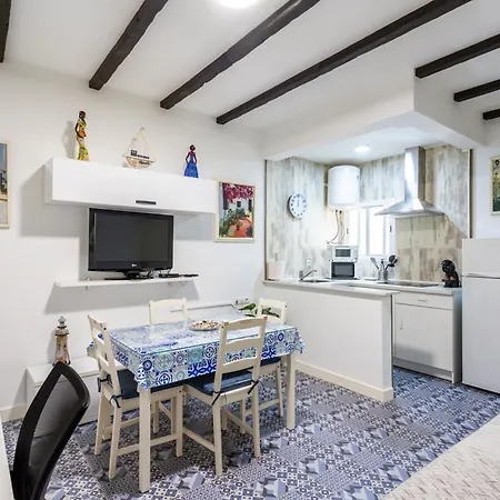Apartment Del Barrio By Livework *